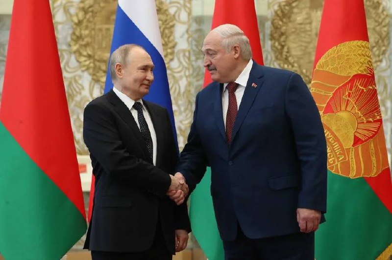 Лукашенко совершает рабочий визит в Россию