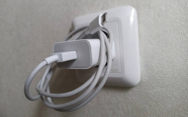 Как безопасно заряжать смартфон: советы ИТ-эксперта